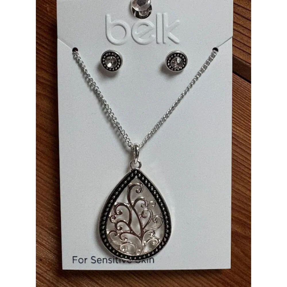 Silver-Tone Teardrop Necklace NWT